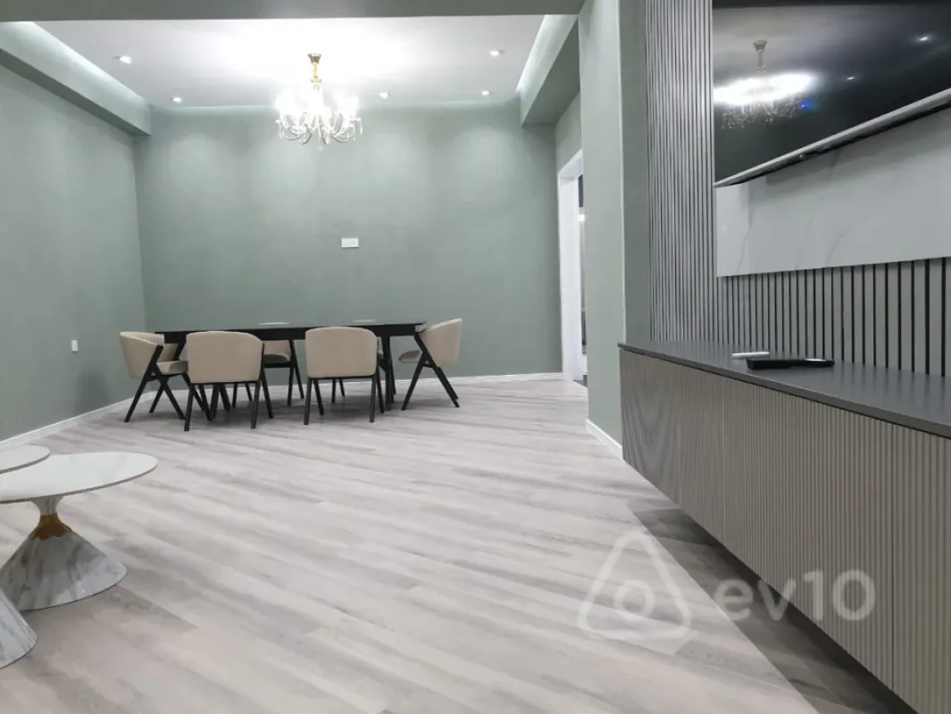 Kirayə verilir 3 otaqlı yeni tikili 141 m²