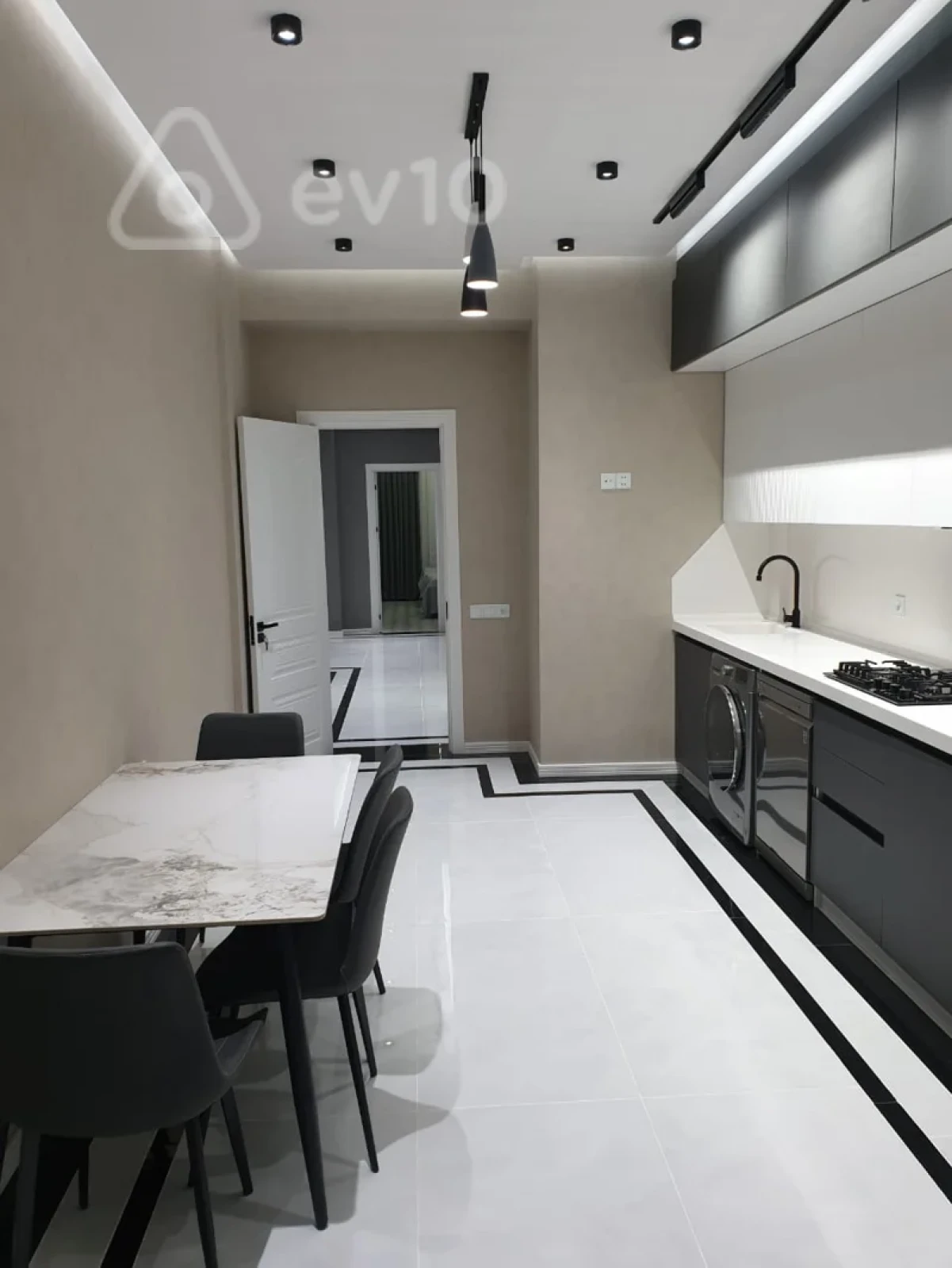 Kirayə verilir 3 otaqlı yeni tikili 141 m²