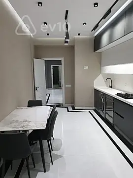 Kirayə verilir 3 otaqlı yeni tikili 141 m²