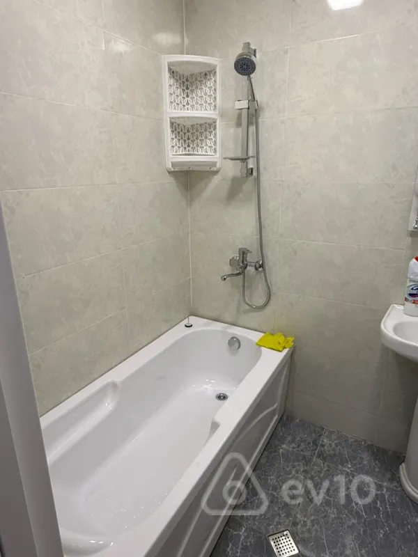 Kirayə verilir 3 otaqlı yeni tikili 80 m²