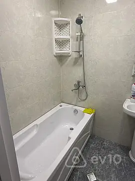 Kirayə verilir 3 otaqlı yeni tikili 80 m²