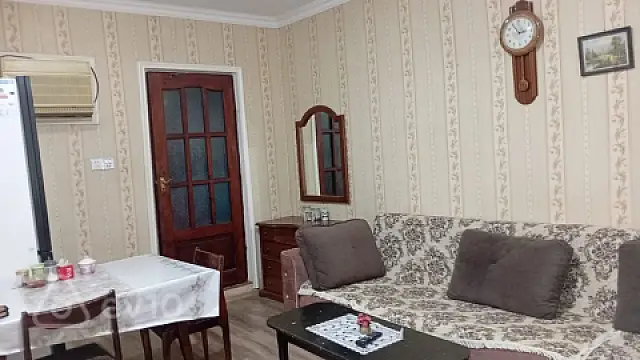 Kirayə verilir 2 otaqlı köhnə tikili 40 m²