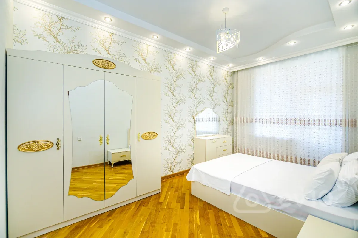 Kirayə verilir 5 otaqlı yeni tikili 200 m²