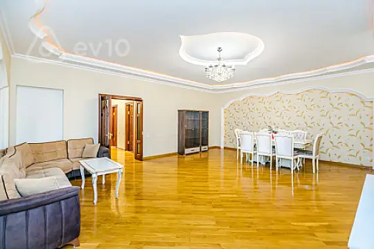 Kirayə verilir 5 otaqlı yeni tikili 200 m²