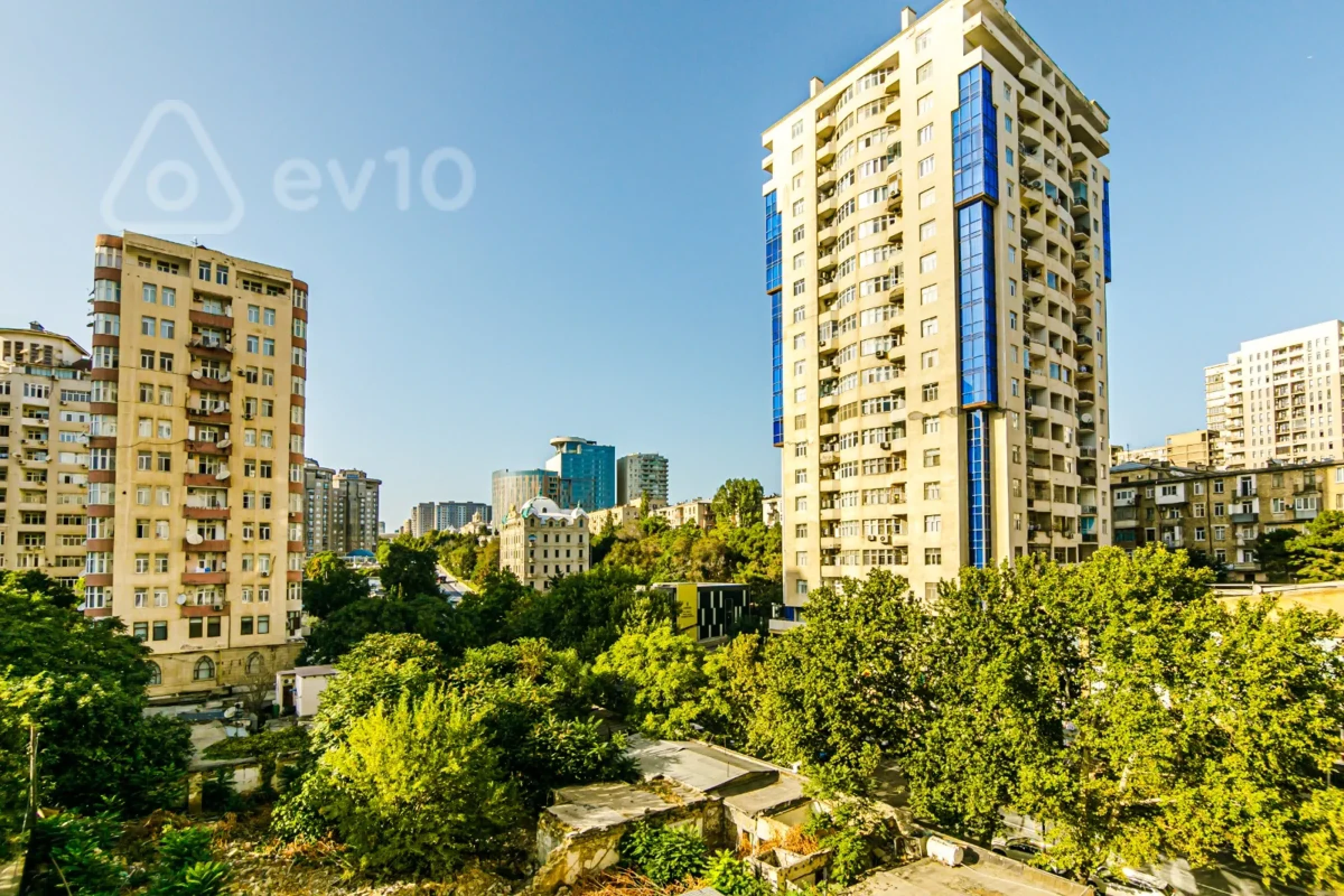 Kirayə verilir 5 otaqlı yeni tikili 200 m²