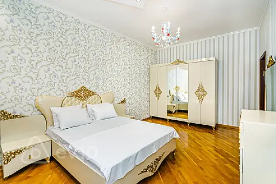 Kirayə verilir 5 otaqlı yeni tikili 200 m²