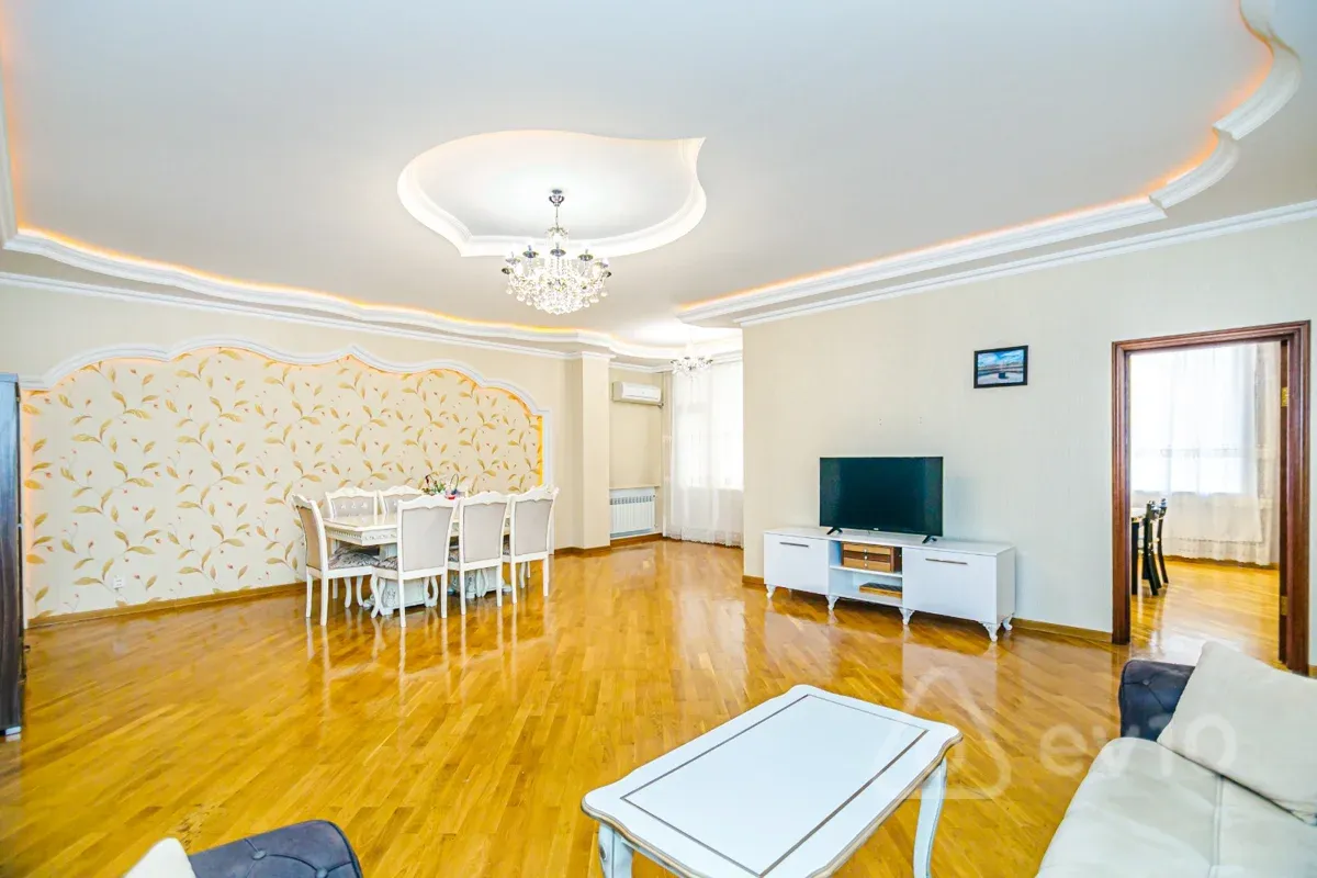 Kirayə verilir 5 otaqlı yeni tikili 200 m²