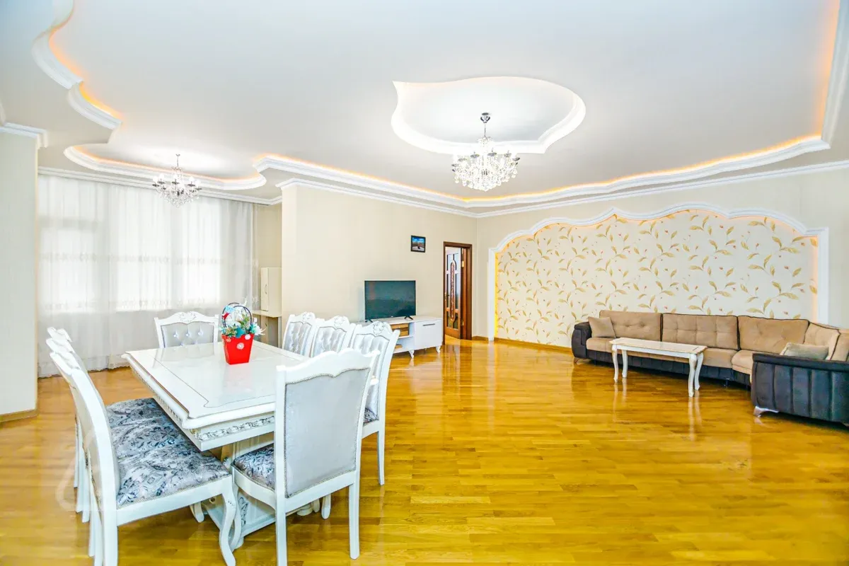 Kirayə verilir 5 otaqlı yeni tikili 200 m²