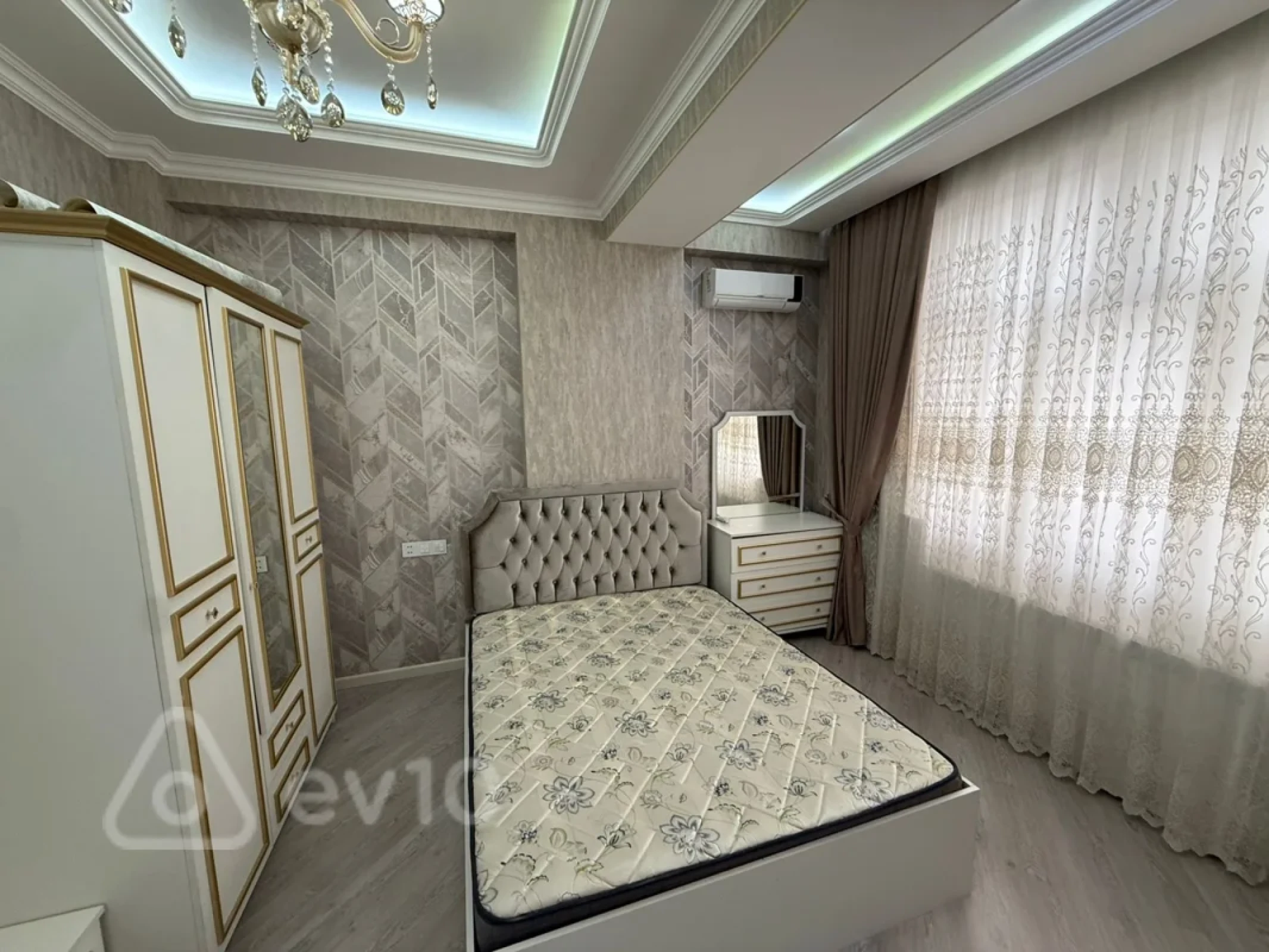 Kirayə verilir 3 otaqlı yeni tikili 120 m²