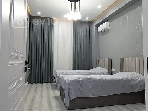 Kirayə verilir 3 otaqlı yeni tikili 150 m²