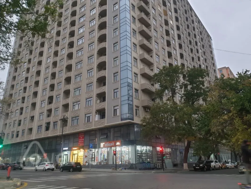 Kirayə verilir 3 otaqlı yeni tikili 150 m²