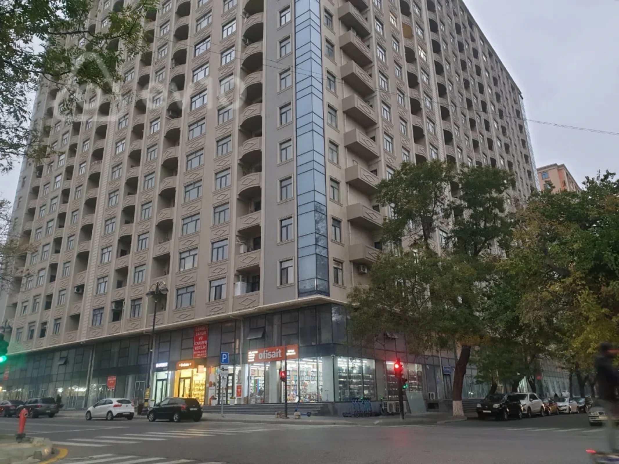Kirayə verilir 3 otaqlı yeni tikili 150 m²