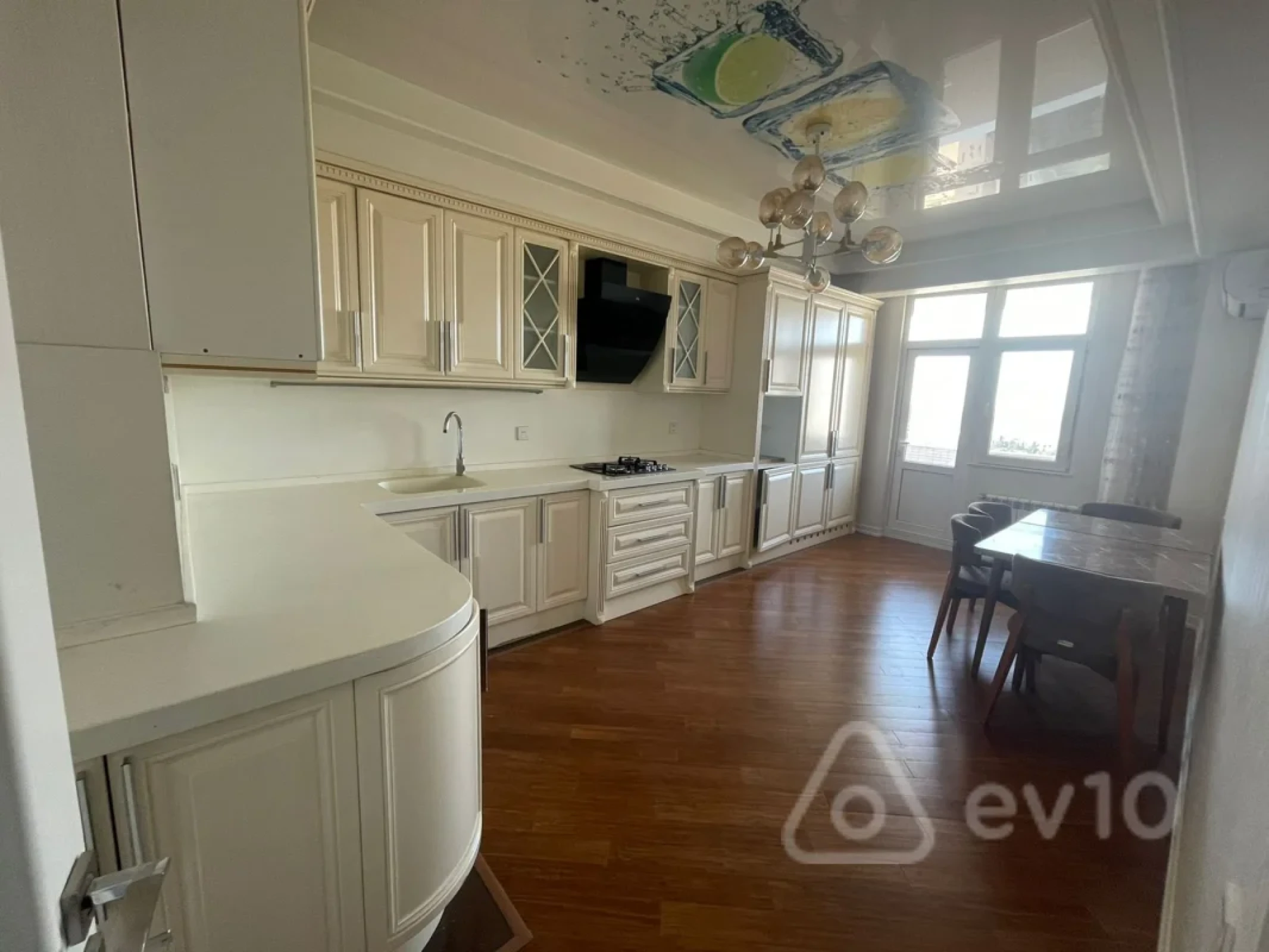 Kirayə verilir 2 otaqlı yeni tikili 98 m²