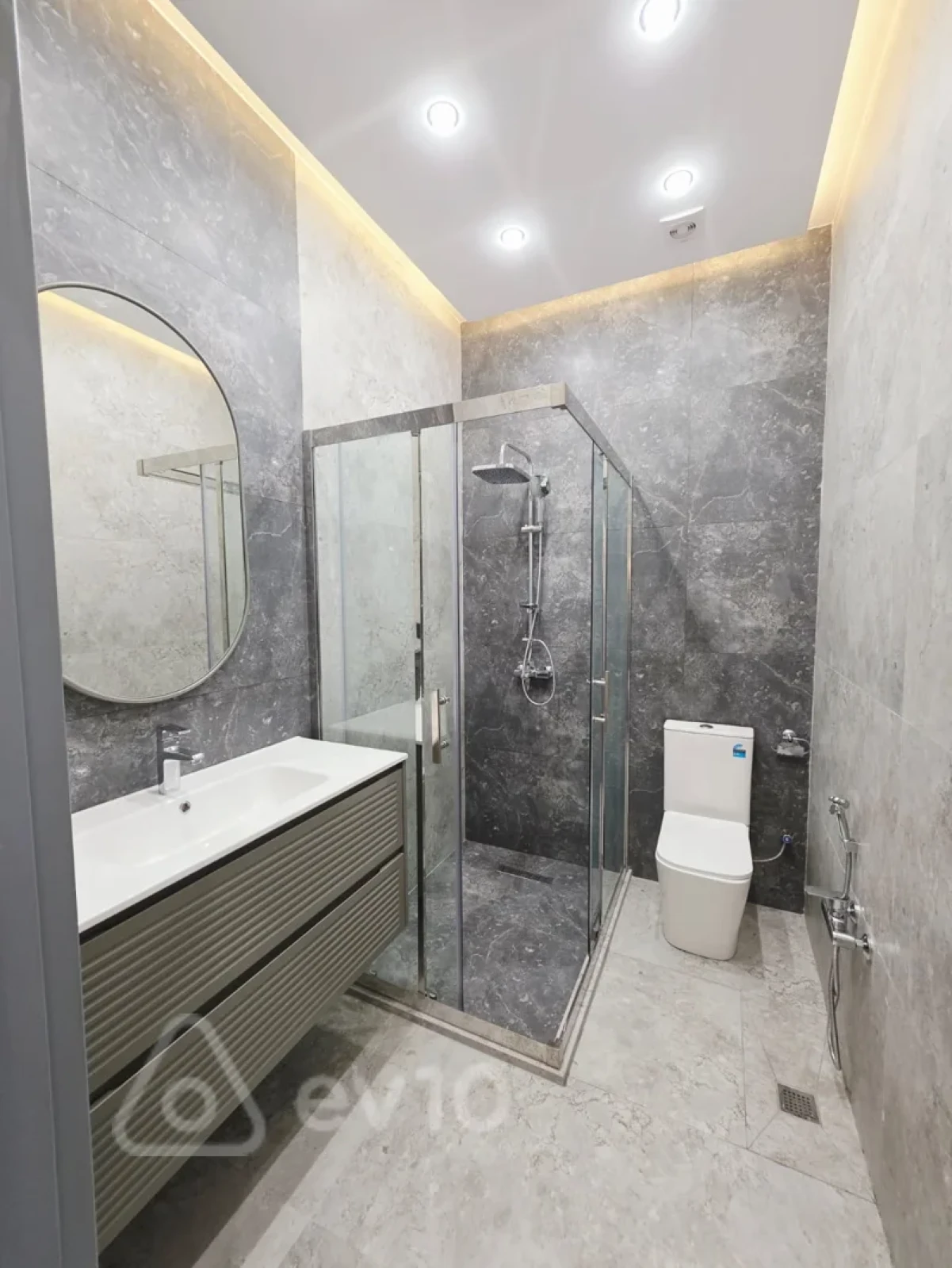 Satılır 4 otaqlı həyət evi 160 m²