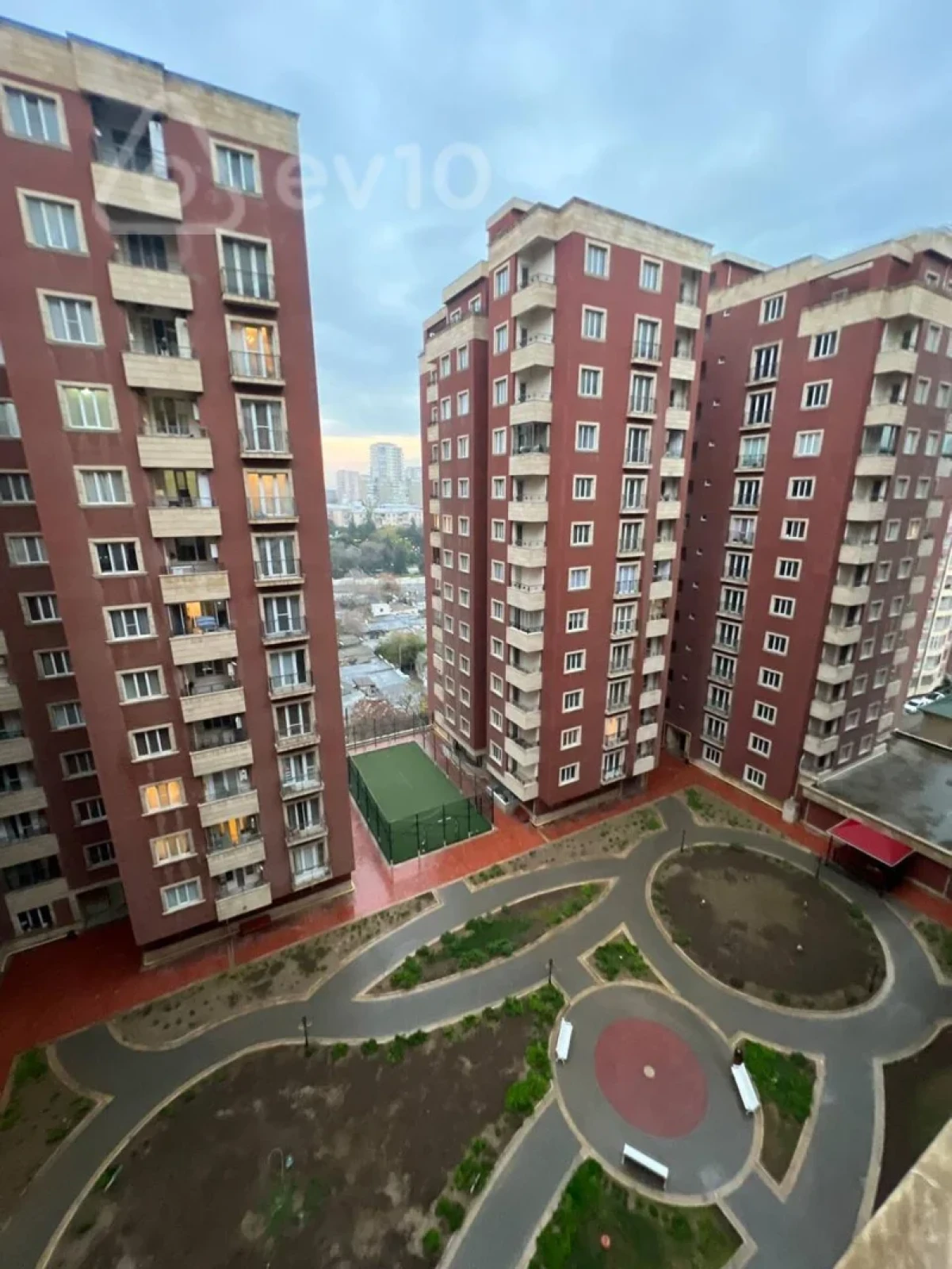 Kirayə verilir 3 otaqlı yeni tikili 100 m²