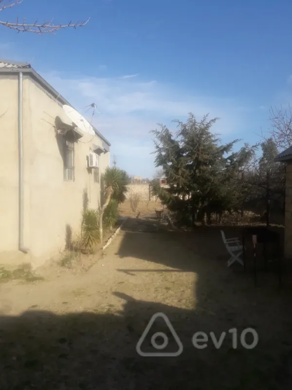 Satılır 4 otaqlı həyət evi 144 m²