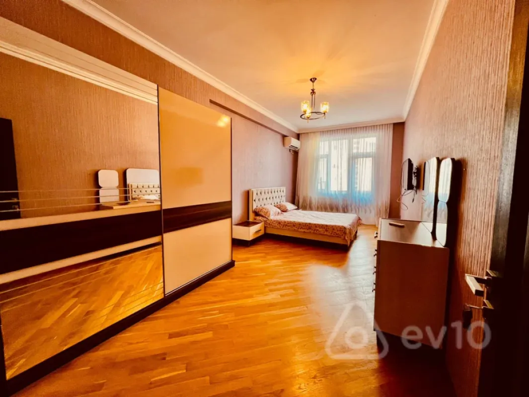 Satılır 3 otaqlı yeni tikili 145 m²