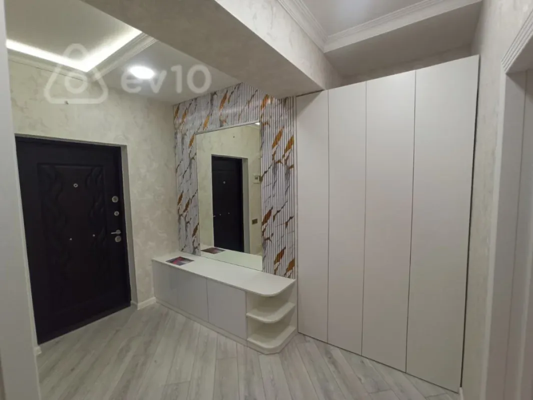 Satılır 3 otaqlı yeni tikili 81 m²