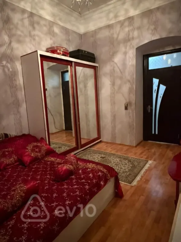Kirayə verilir 3 otaqlı köhnə tikili 80 m²