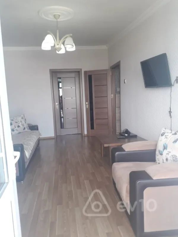 Satılır 2 otaqlı köhnə tikili 50 m²