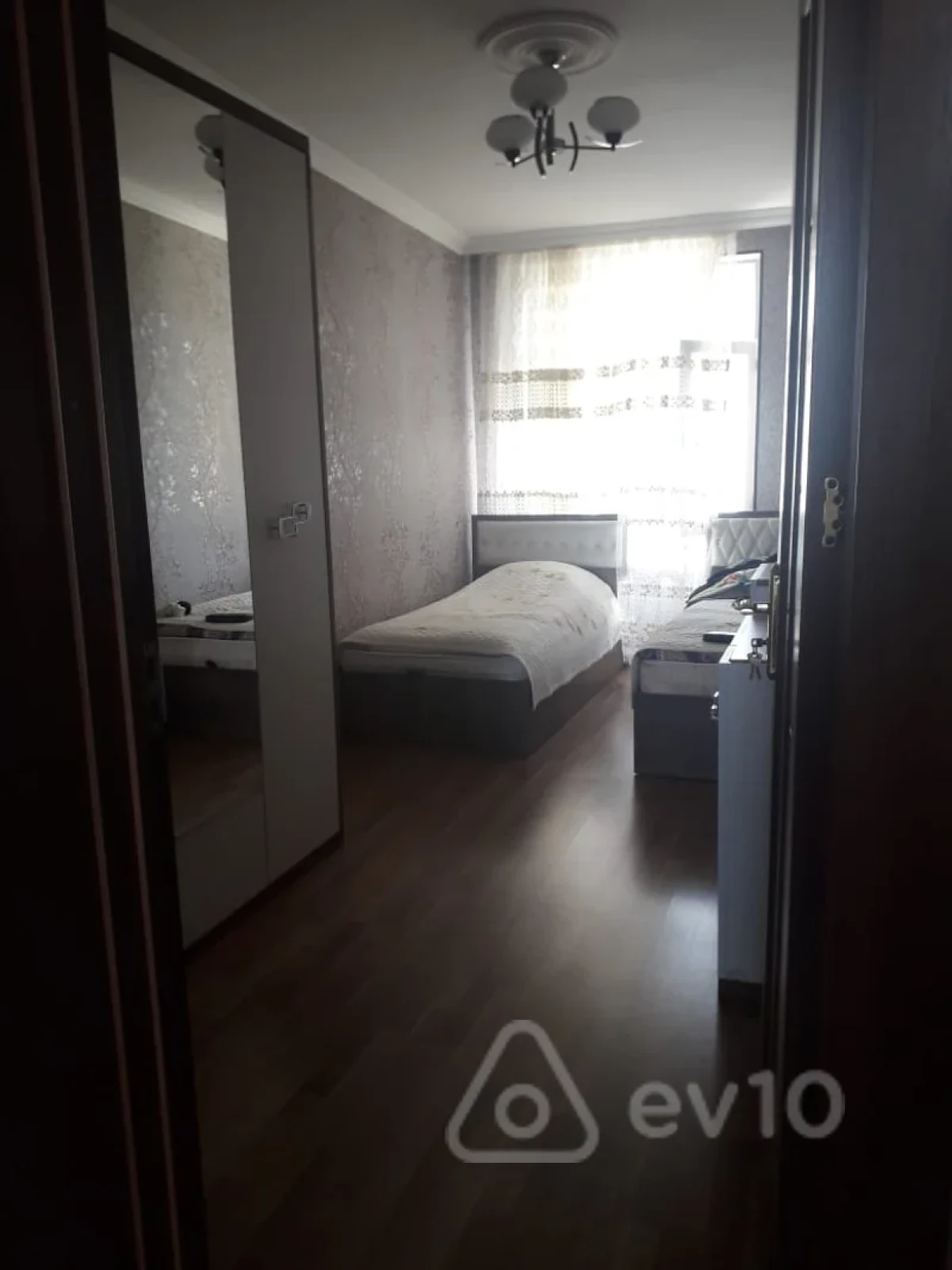 Satılır 2 otaqlı köhnə tikili 50 m²