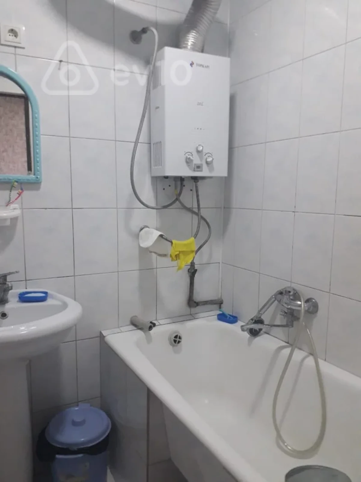 Satılır 2 otaqlı köhnə tikili 50 m²