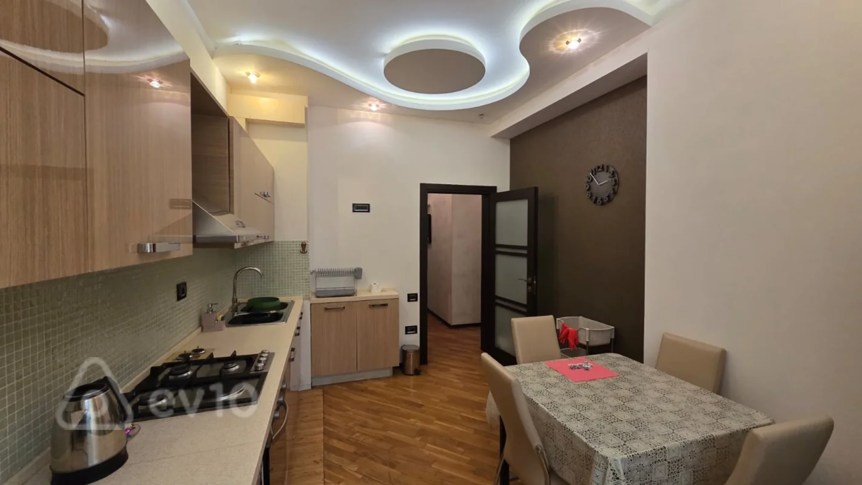 Kirayə verilir 3 otaqlı yeni tikili 135 m²