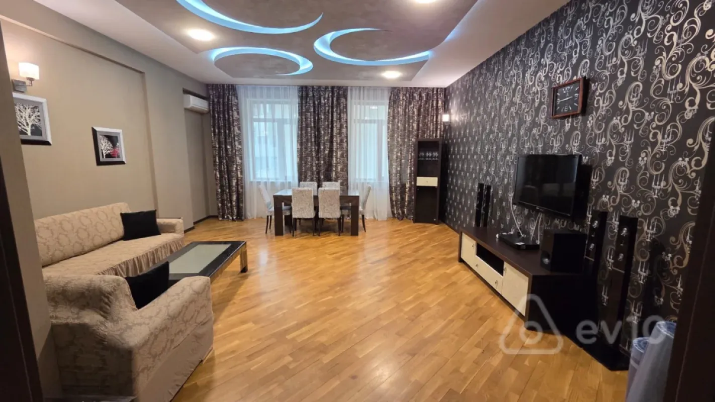 Kirayə verilir 3 otaqlı yeni tikili 135 m²