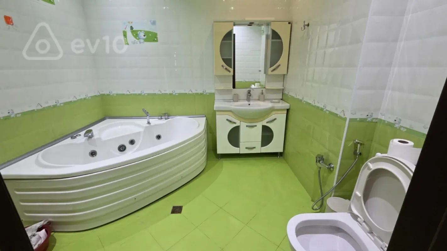 Kirayə verilir 3 otaqlı yeni tikili 135 m²