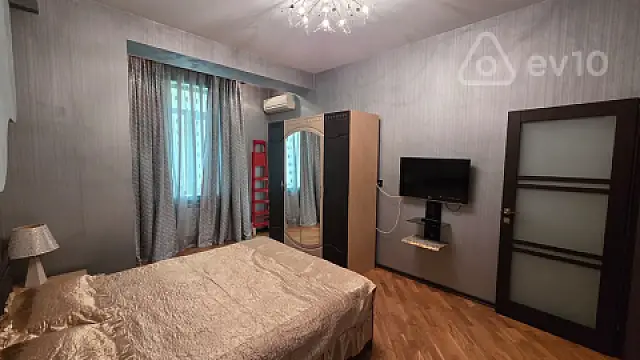 Kirayə verilir 3 otaqlı yeni tikili 135 m²
