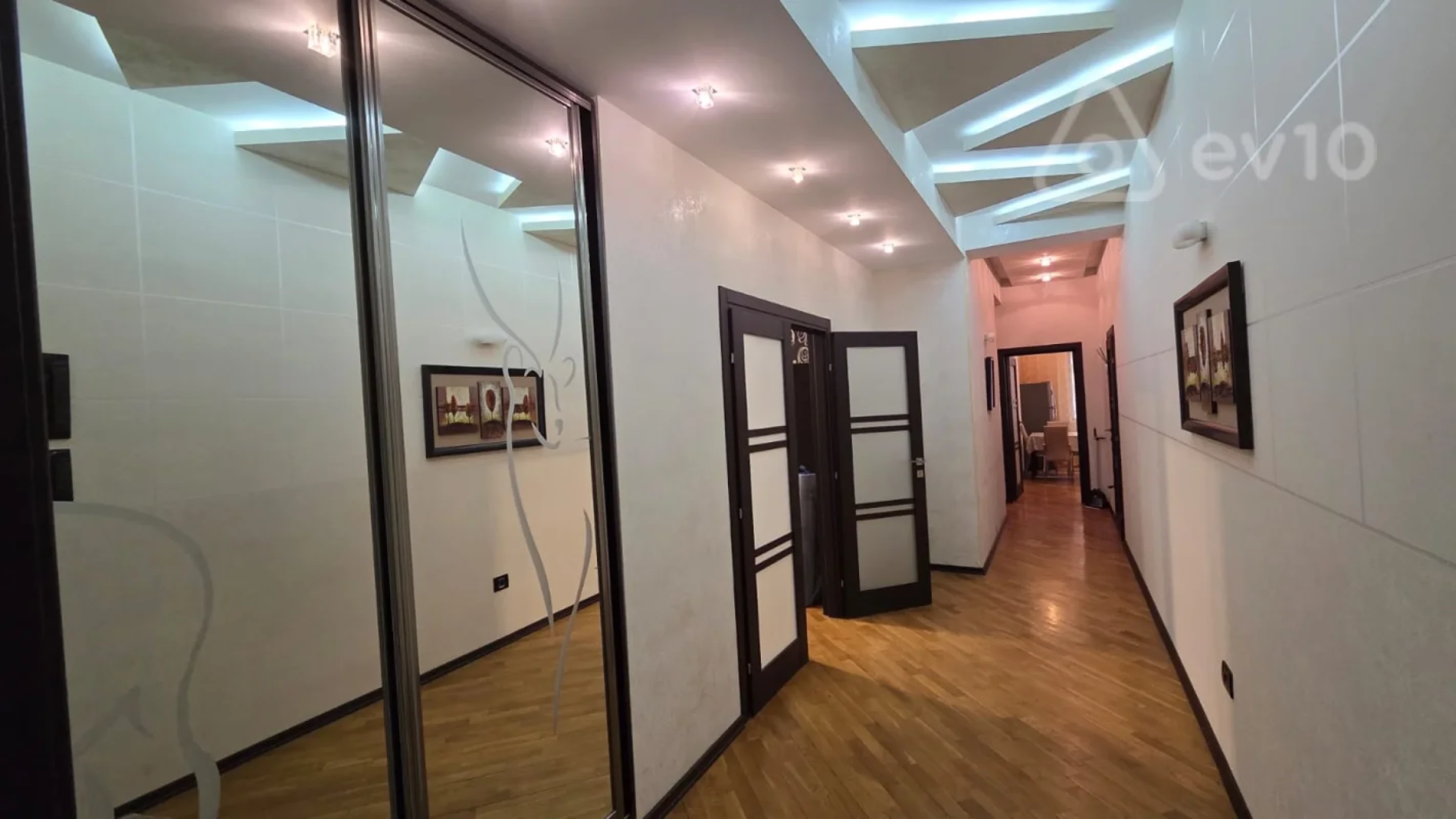 Kirayə verilir 3 otaqlı yeni tikili 135 m²
