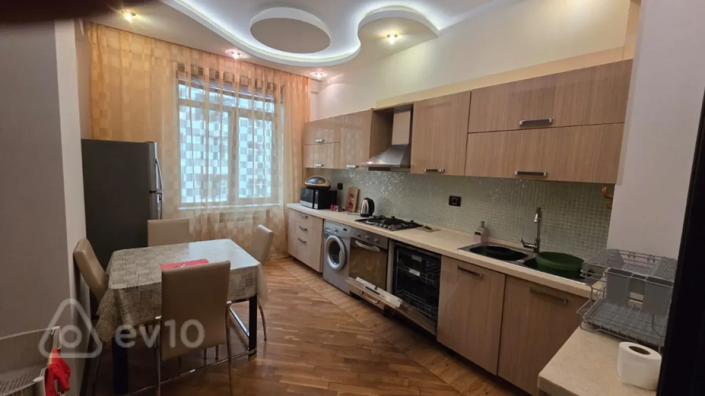 Kirayə verilir 3 otaqlı yeni tikili 135 m²