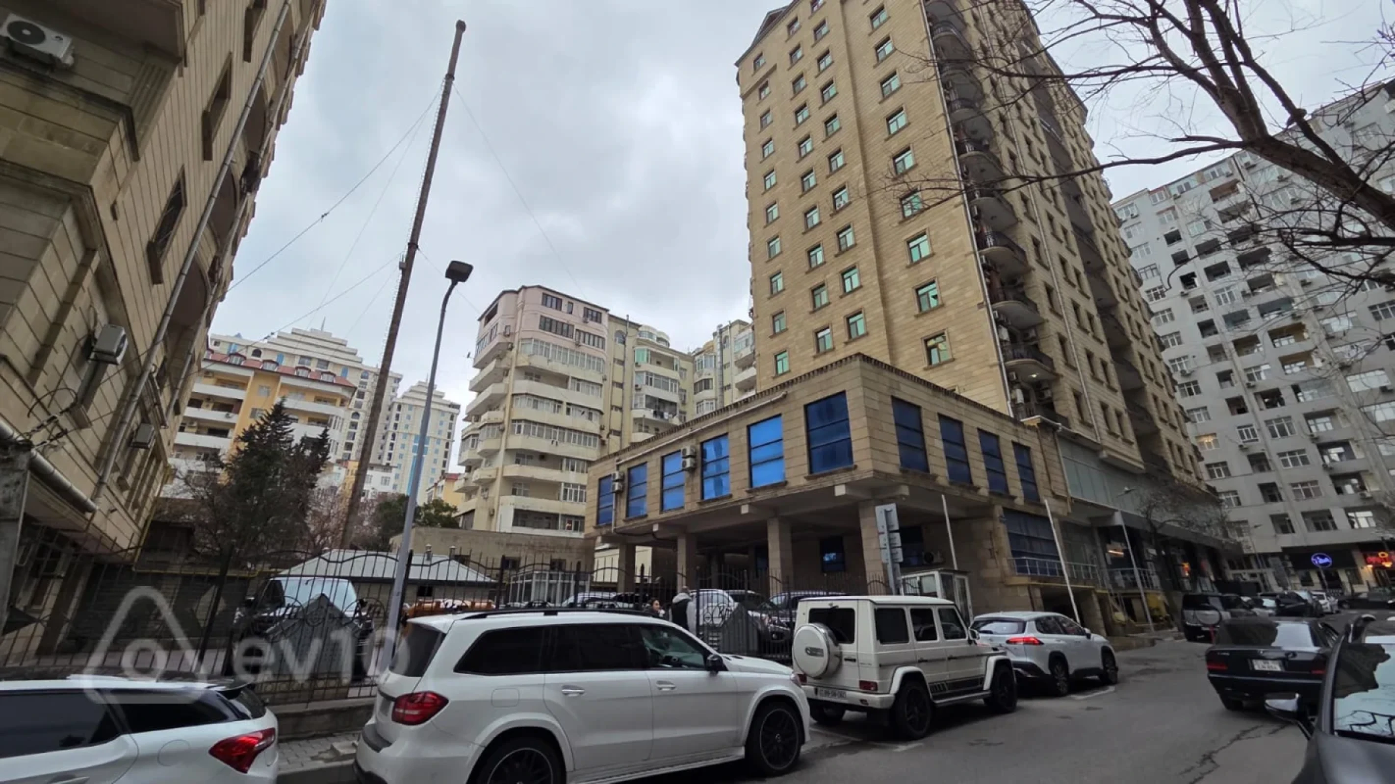 Kirayə verilir 3 otaqlı yeni tikili 135 m²