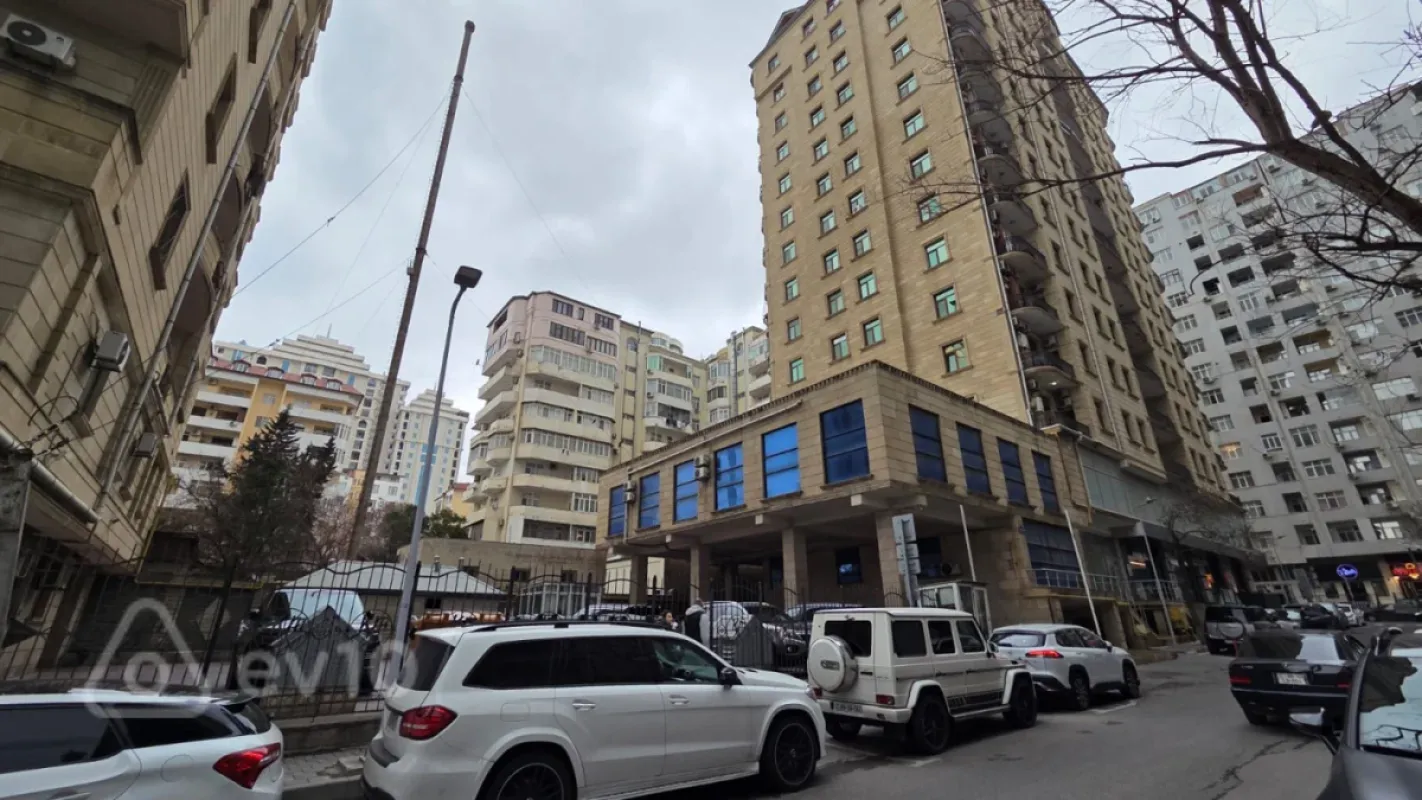 Kirayə verilir 3 otaqlı yeni tikili 135 m²