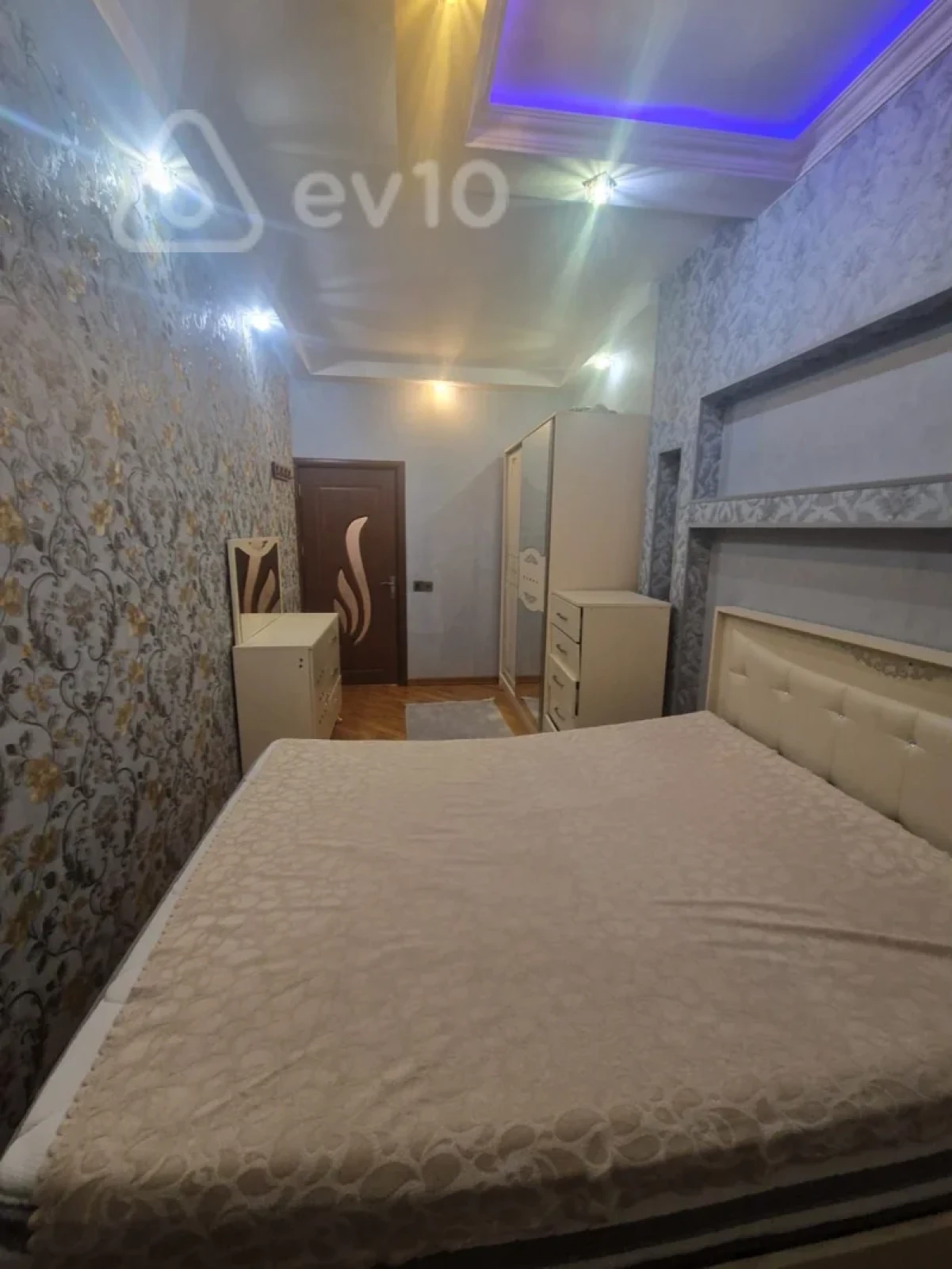Kirayə verilir 3 otaqlı yeni tikili 50 m²
