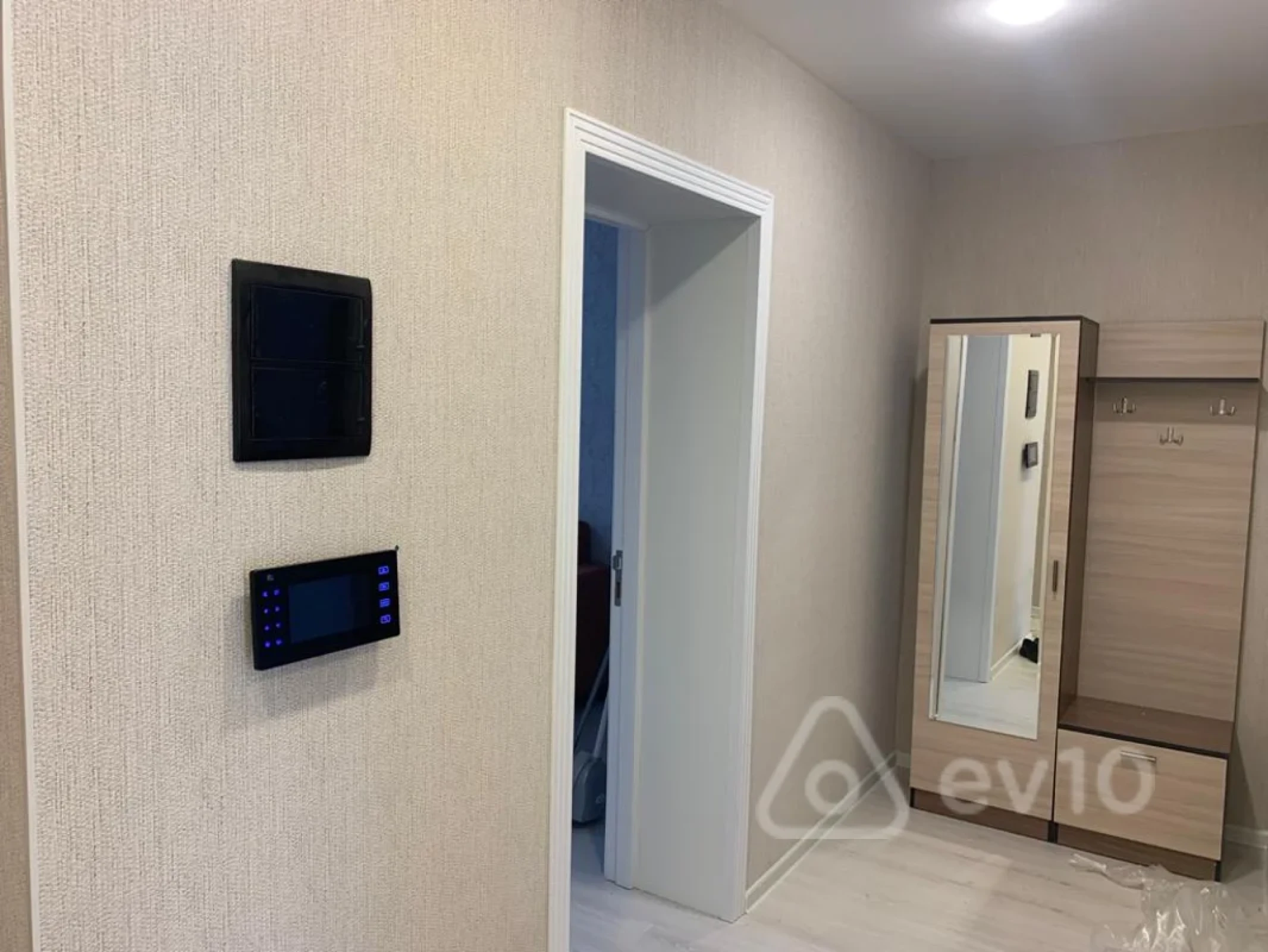 Kirayə verilir 2 otaqlı köhnə tikili 45 m²