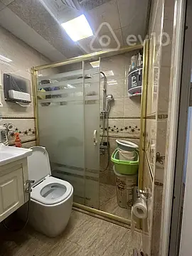 Kirayə verilir 2 otaqlı köhnə tikili 65 m²