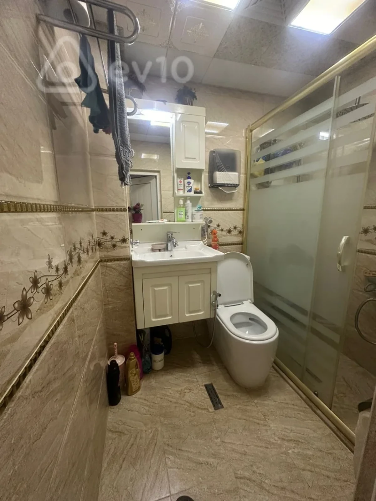 Kirayə verilir 2 otaqlı köhnə tikili 65 m²