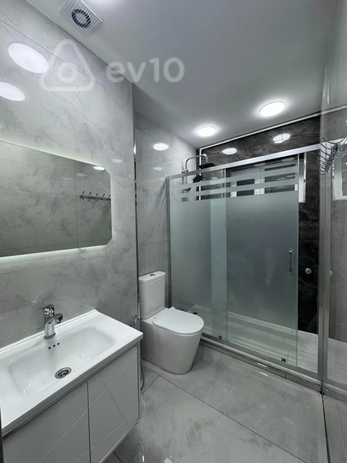 Satılır 3 otaqlı köhnə tikili 65 m²