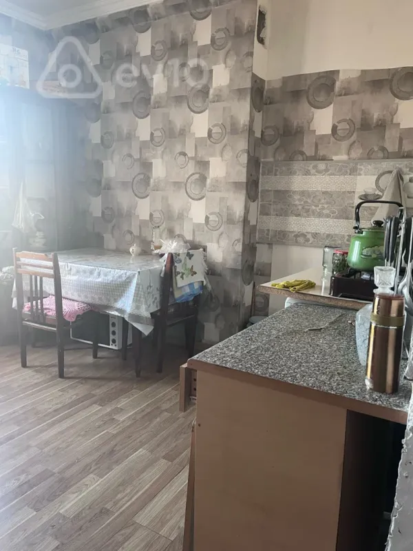Satılır 2 otaqlı köhnə tikili 60 m²