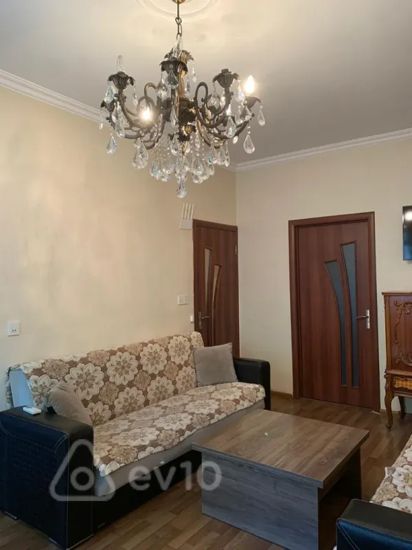 Kirayə verilir 2 otaqlı köhnə tikili 65 m²