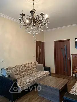 Kirayə verilir 2 otaqlı köhnə tikili 65 m²