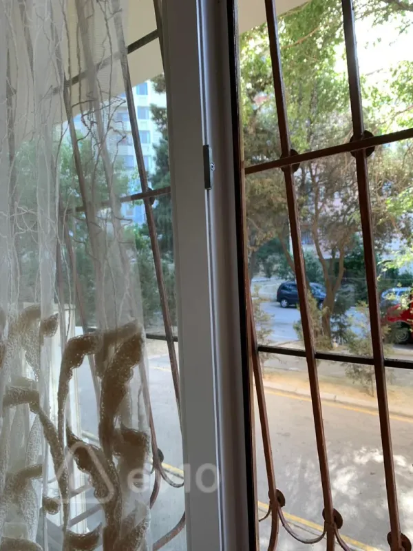 Kirayə verilir 2 otaqlı köhnə tikili 65 m²