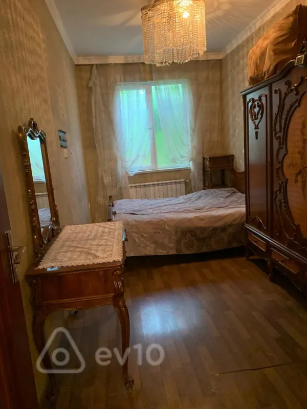 Kirayə verilir 2 otaqlı köhnə tikili 65 m²