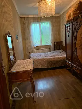 Kirayə verilir 2 otaqlı köhnə tikili 65 m²