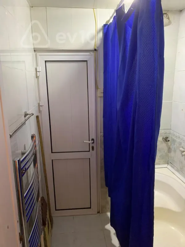 Kirayə verilir 2 otaqlı köhnə tikili 65 m²