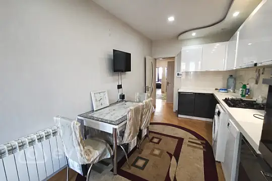 Kirayə verilir 3 otaqlı yeni tikili 141 m²