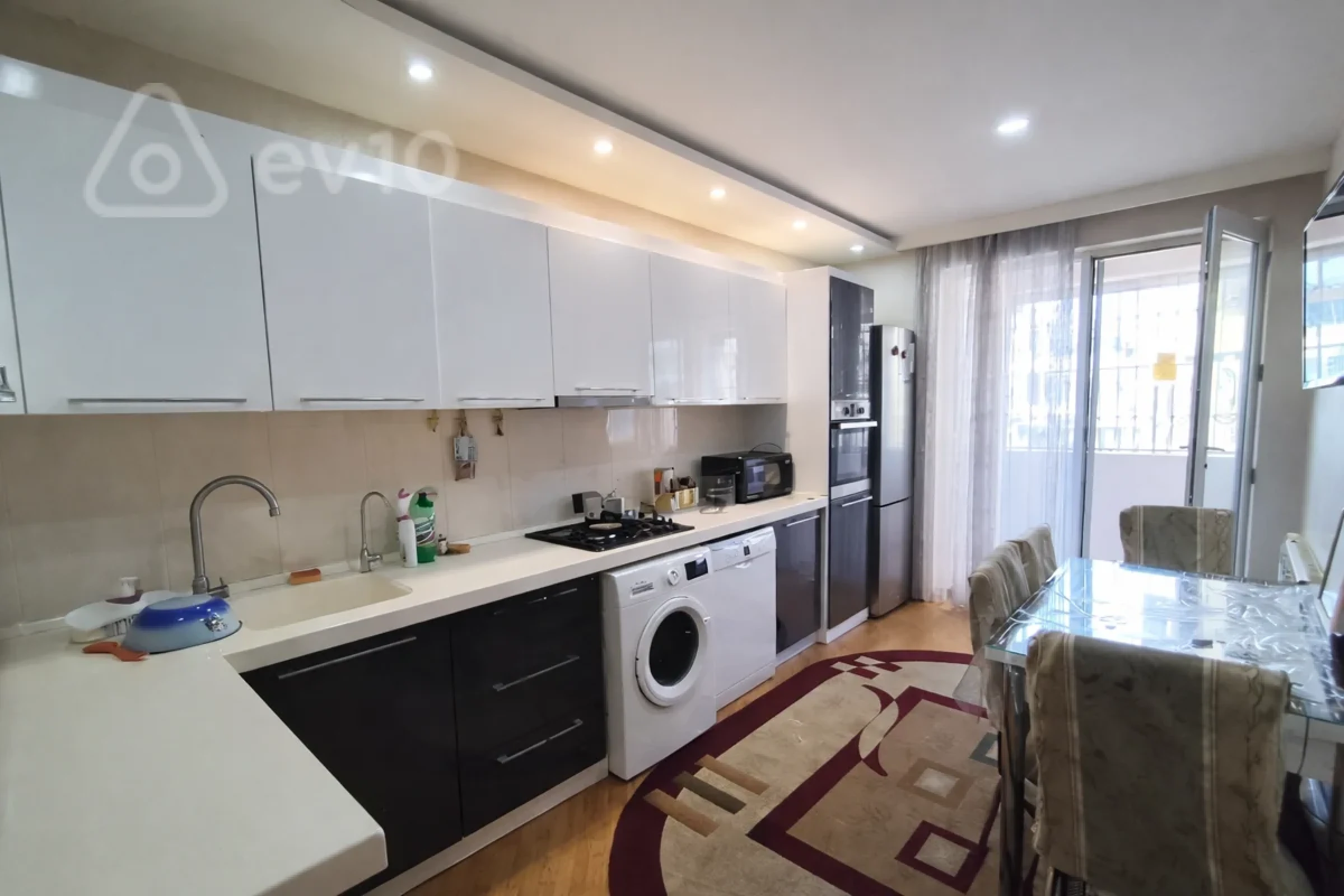 Kirayə verilir 3 otaqlı yeni tikili 141 m²