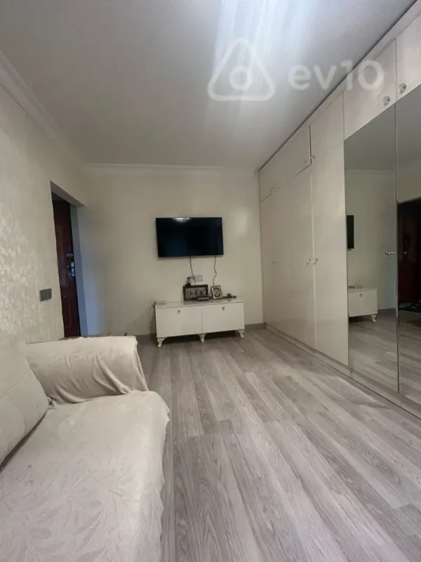 Kirayə verilir 1 otaqlı köhnə tikili 30 m²