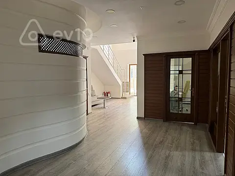 Kirayə verilir 6 otaqlı ofis 320 m²